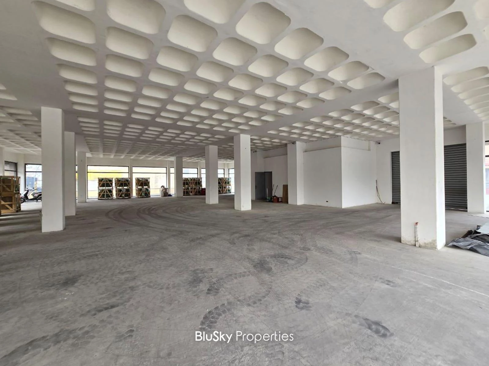 Showroom 500m² Terrace for Rent in Dora — الصورة 4