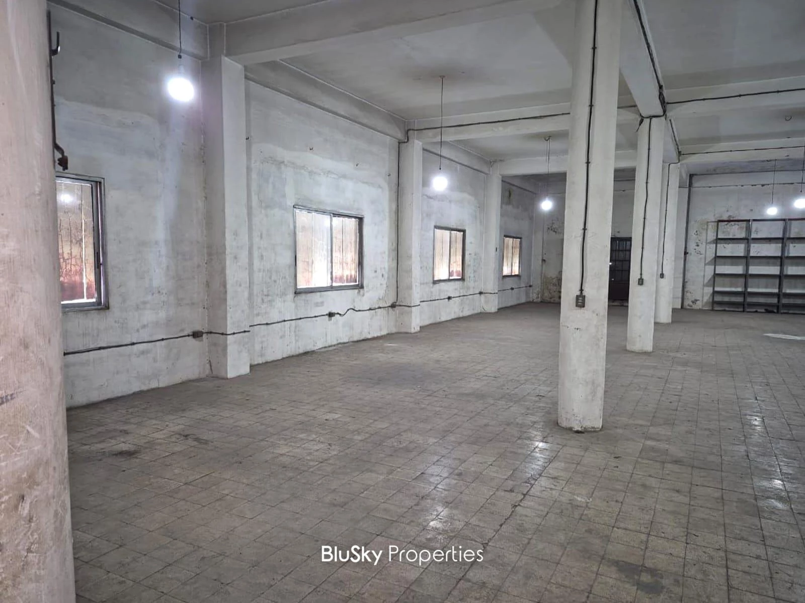 Warehouse 540m² for Rent in Dora — photo 2