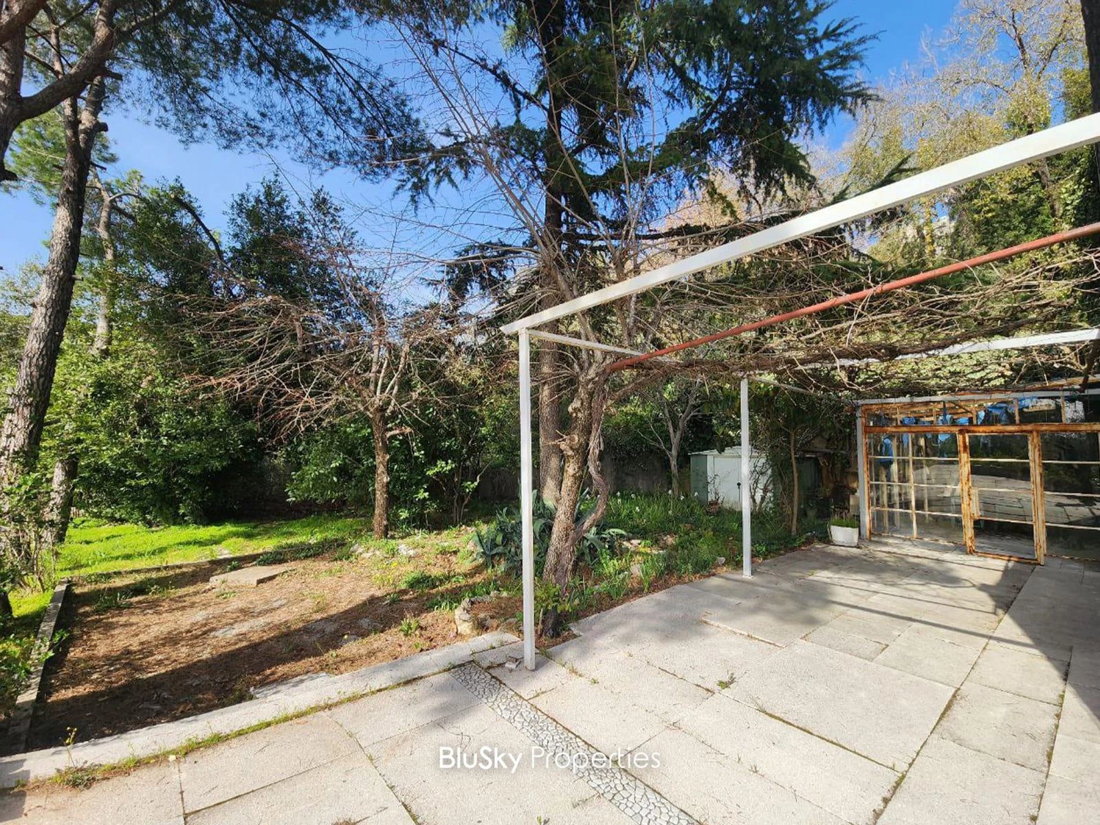 Land 1,400m² Commercial for Sale in Daher El Souwen — الصورة 1