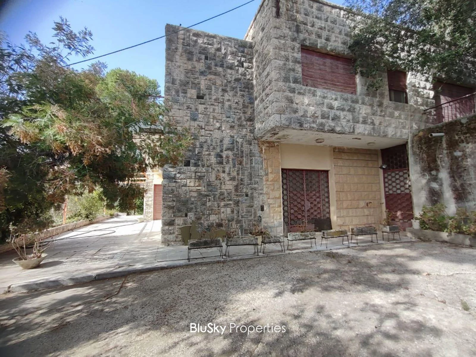 Land 1,400m² Commercial for Sale in Daher El Souwen — الصورة 3