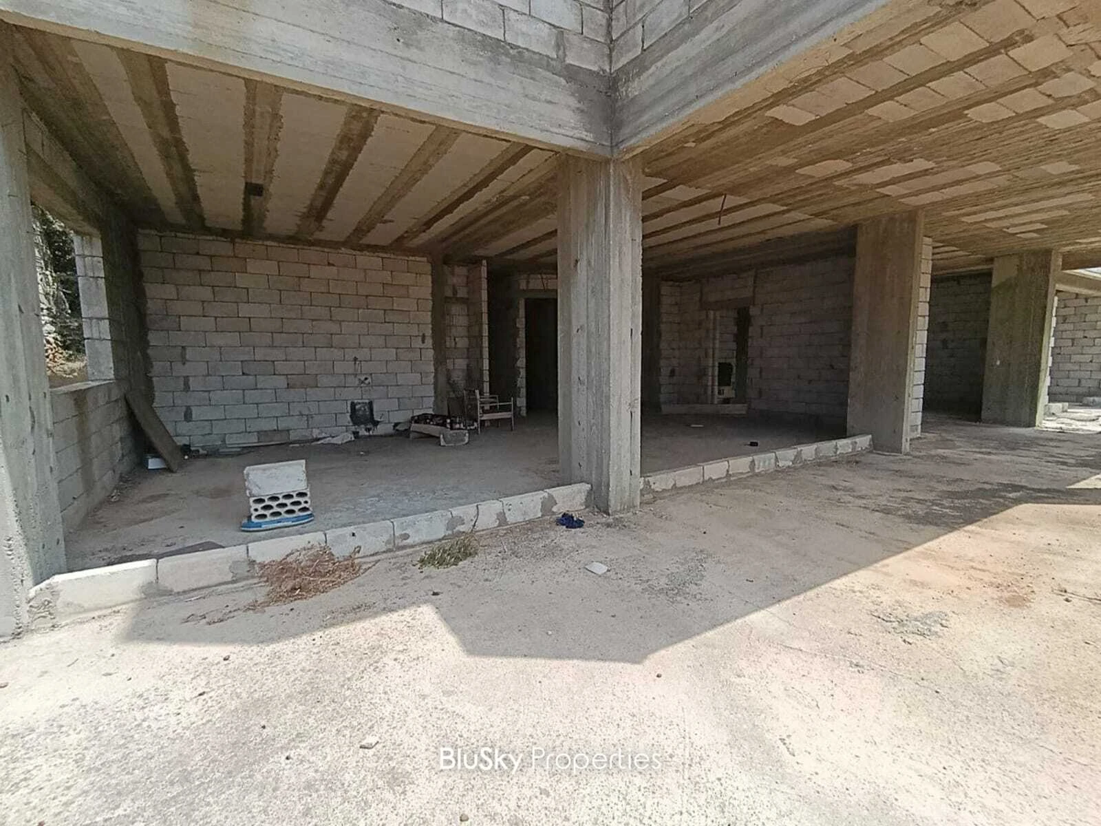 Building 3390m² for Sale in Edde — photo 4