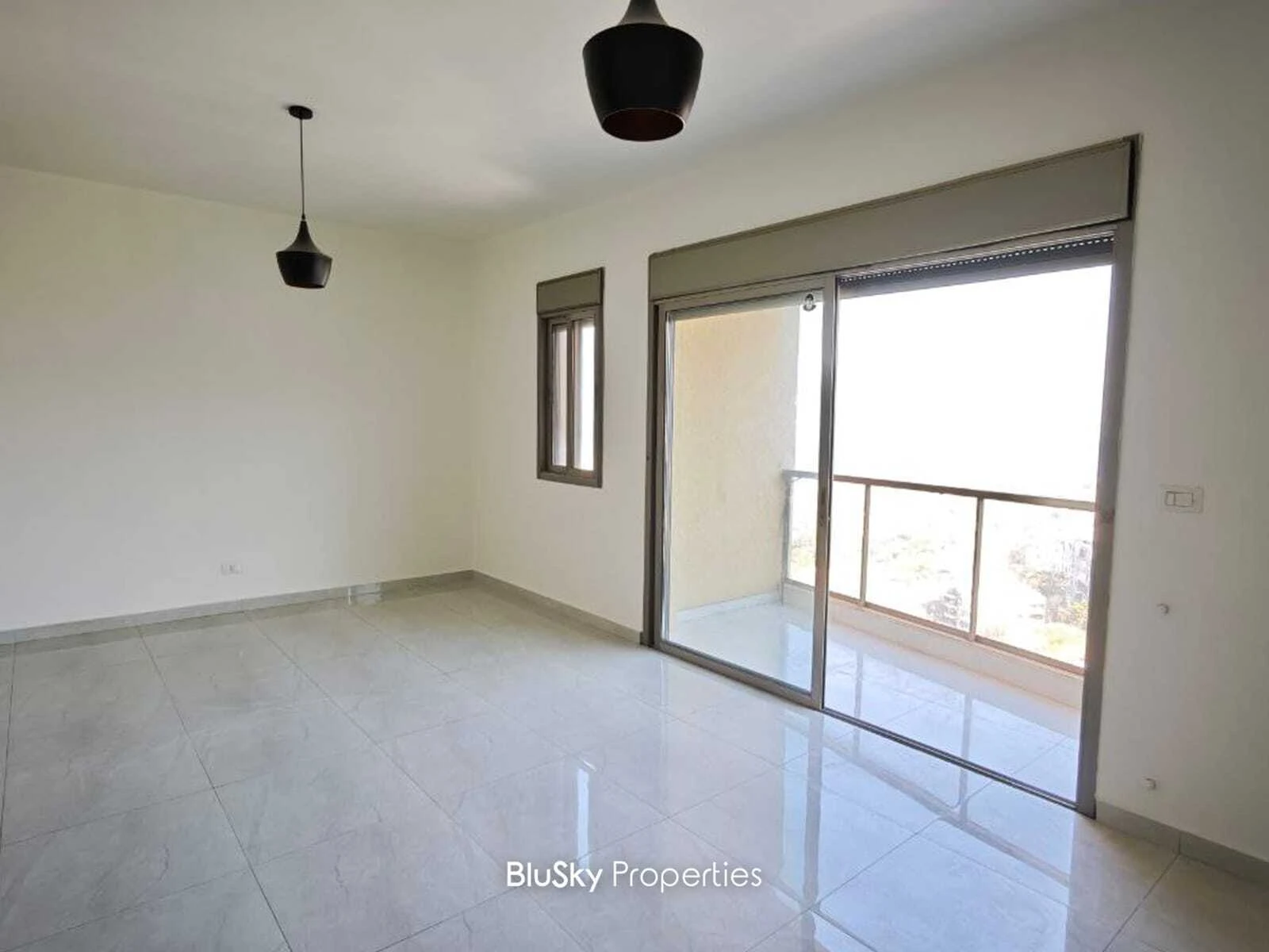 Duplex 155m² Sea View for Sale in Fanar
