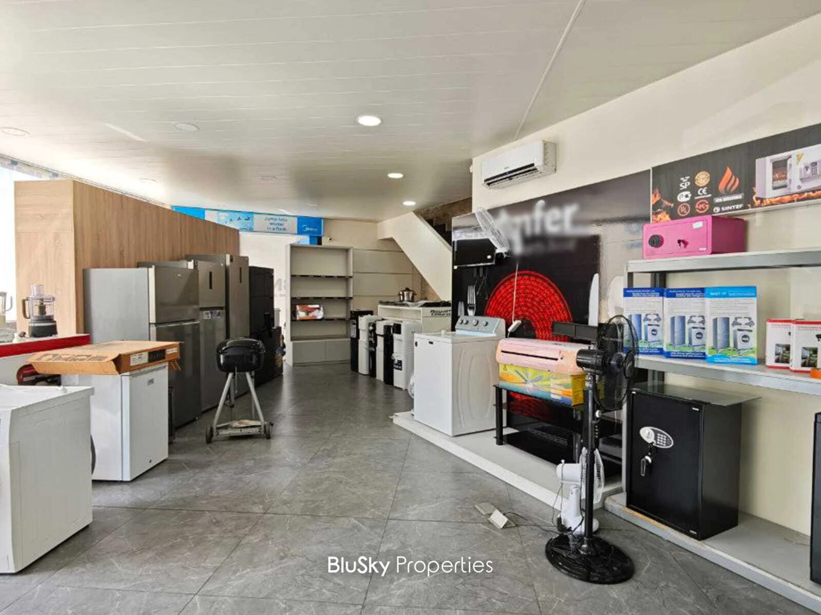 Shop 160m² for Rent in Fanar — photo 3