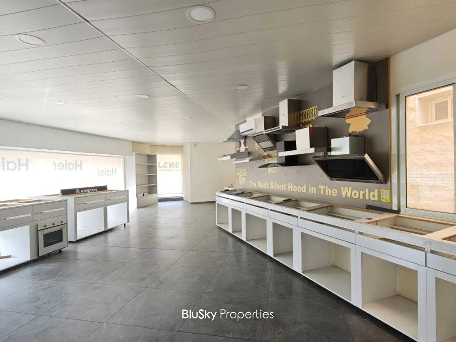 Showroom 160m² for Rent in Fanar — الصورة 3