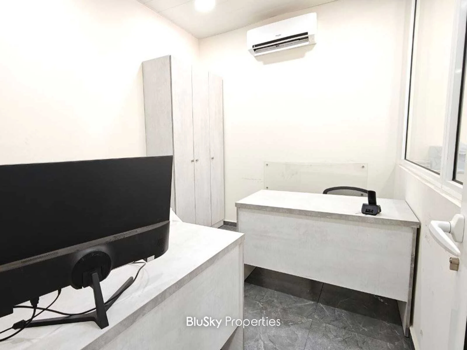 Showroom 160m² for Rent in Fanar — الصورة 4