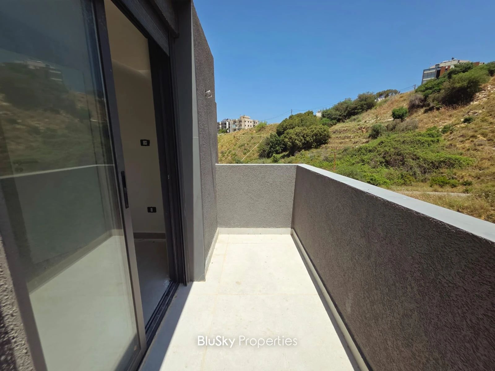 Apartment 170m² with Terrace for Sale in Fanar — الصورة 2