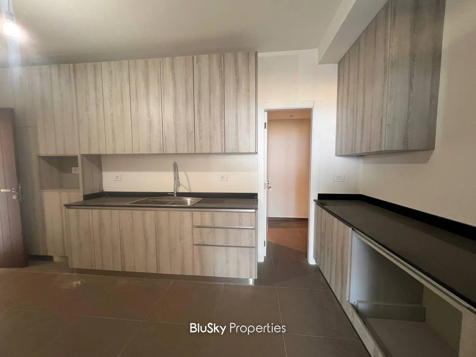 Apartment 200m² for Sale in Fanar — الصورة 3