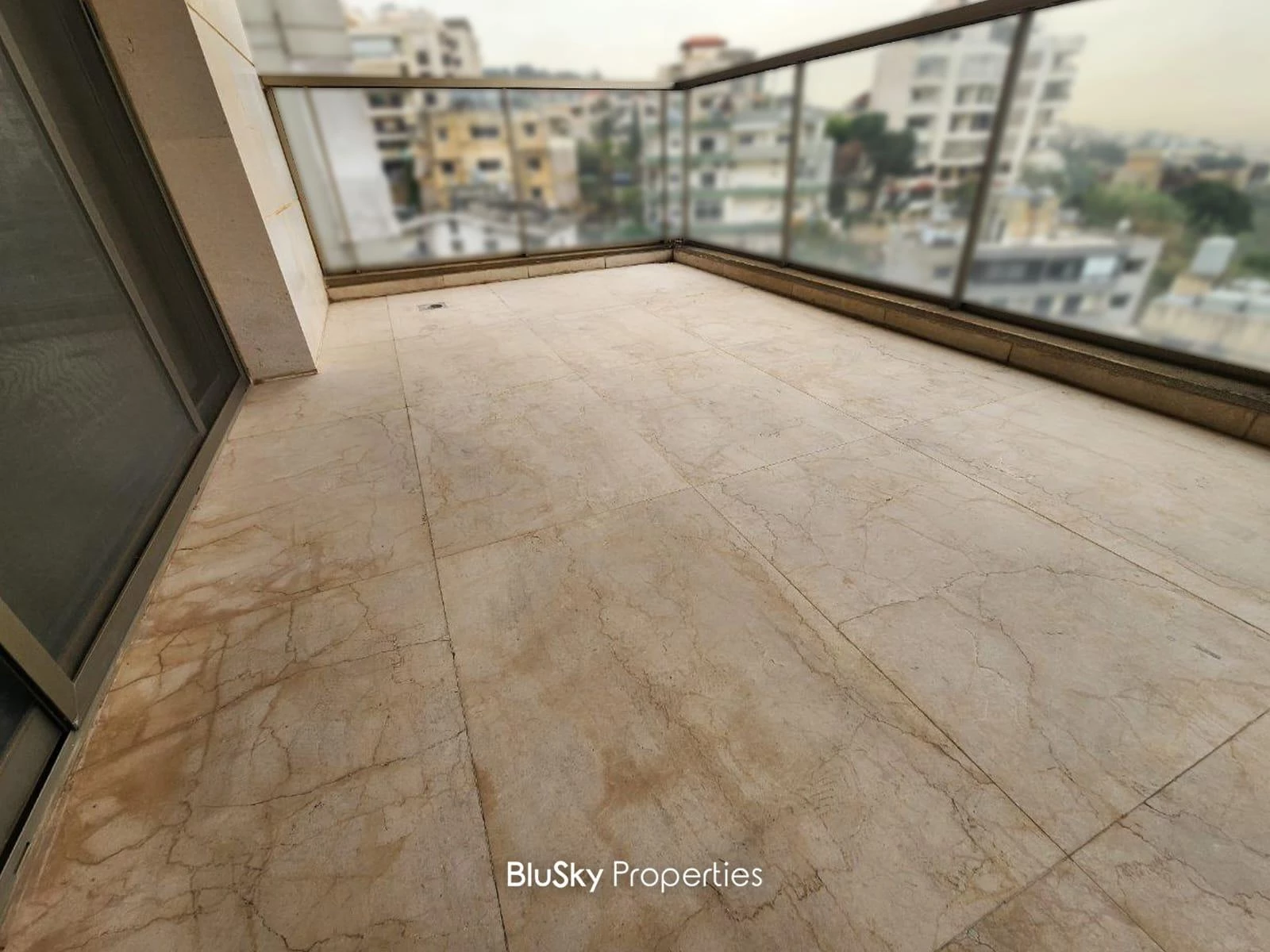 Apartment 210m² Balcony for Sale in Fanar — الصورة 3
