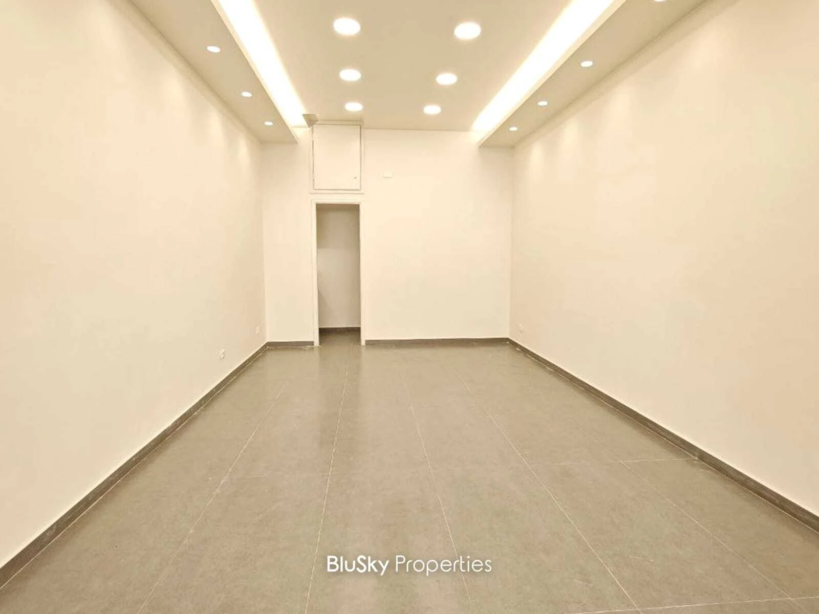 Shop 35m² for Rent in Fanar