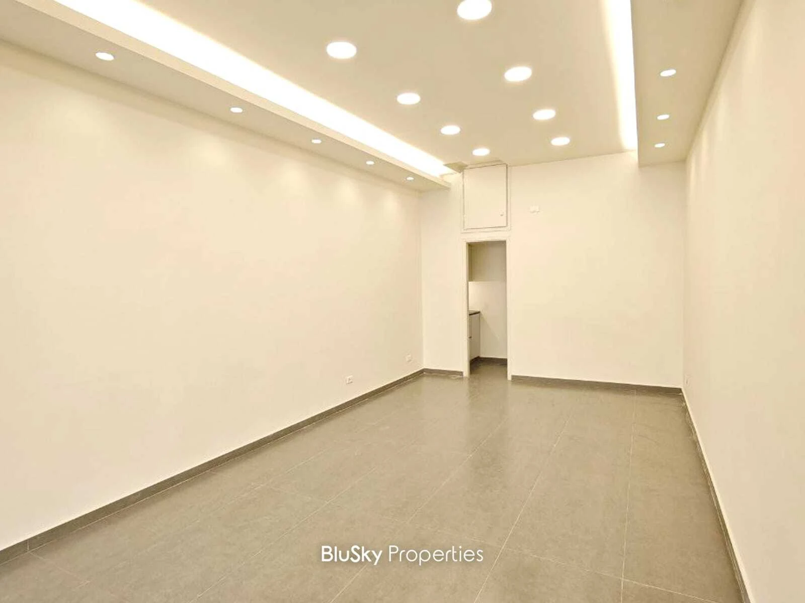 Shop 35m² for Rent in Fanar — photo 2