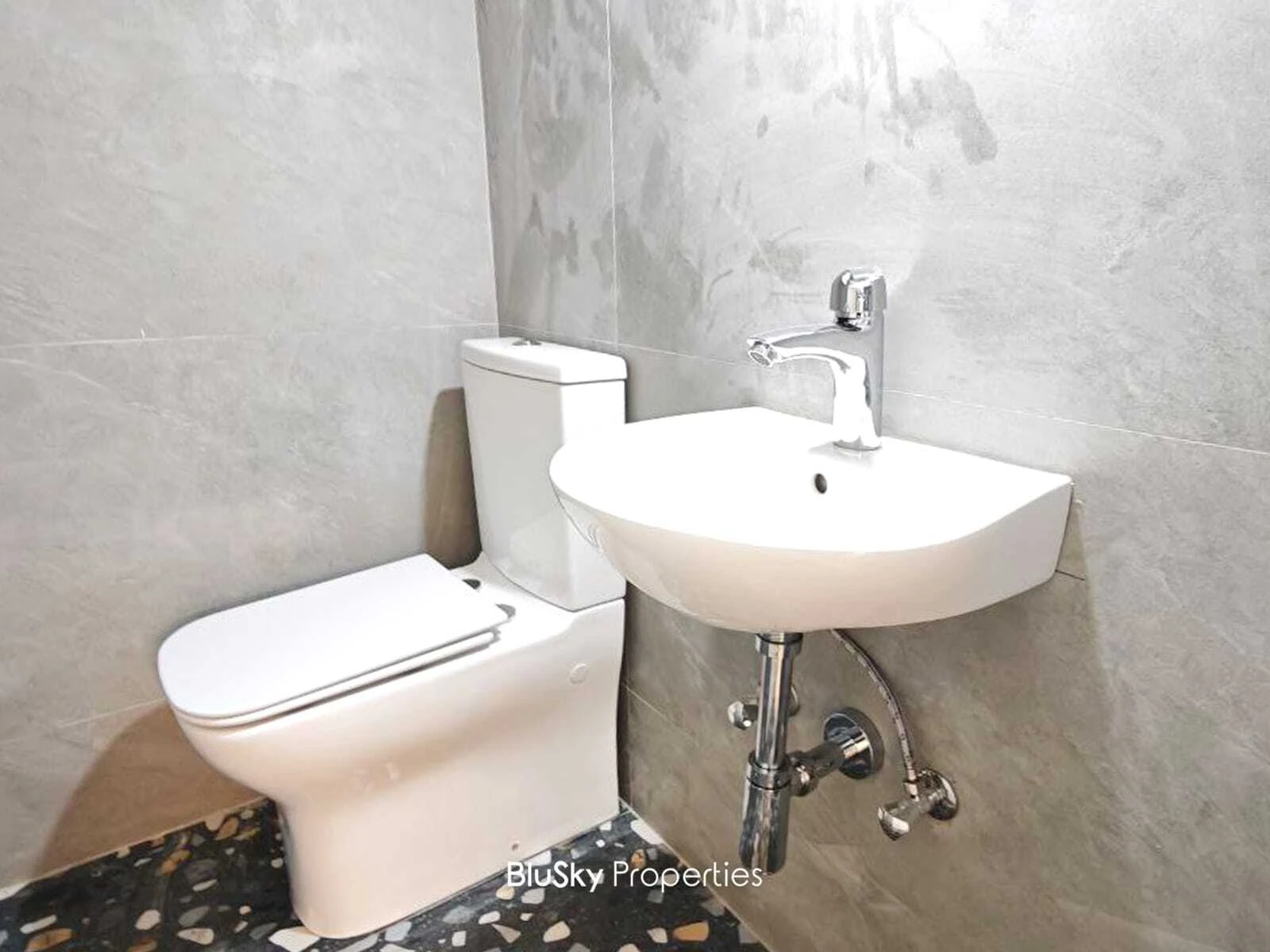 Shop 35m² for Rent in Fanar — photo 4