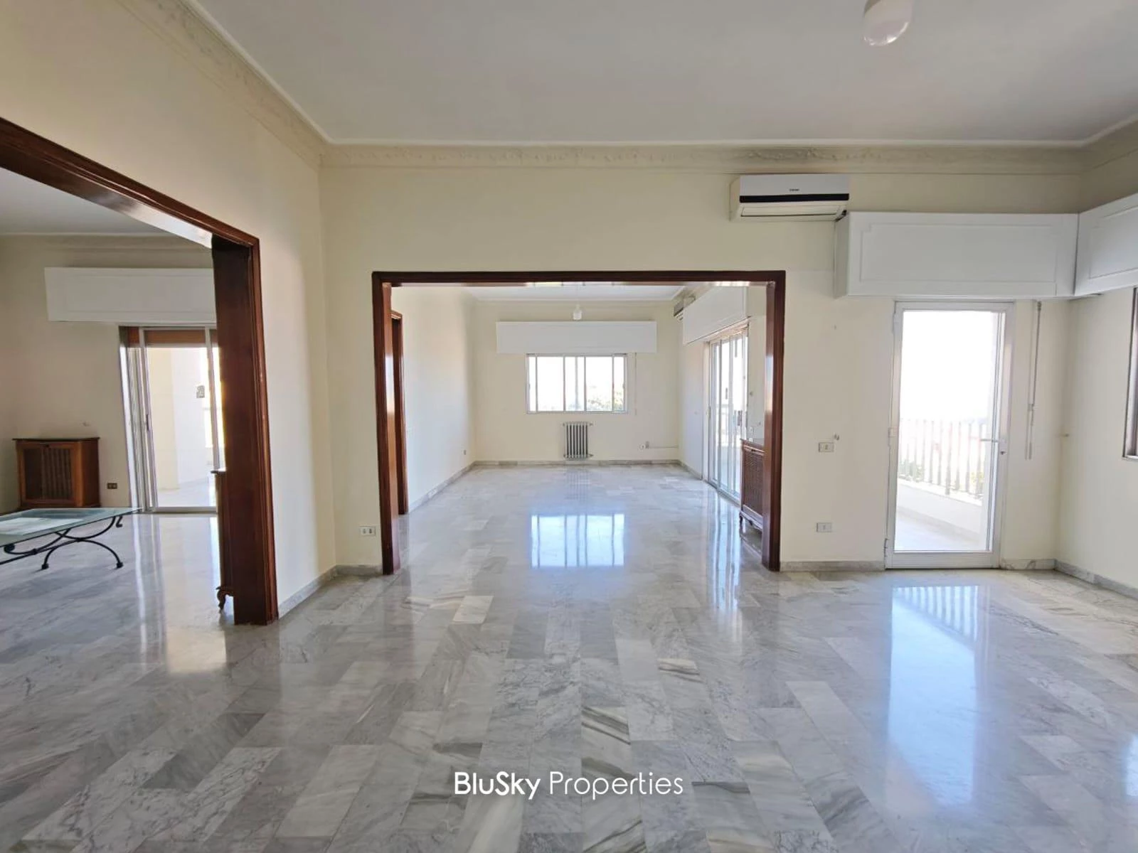 Apartment 375m² for Sale or Rent in Fanar — الصورة 2
