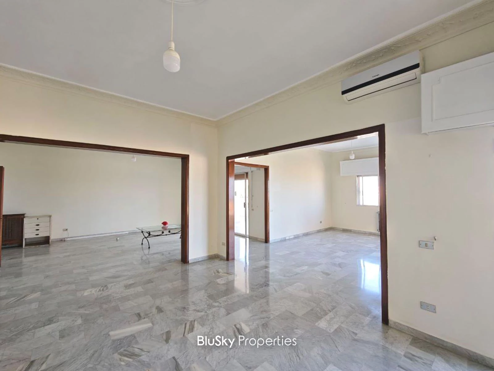 Apartment 375m² for Sale or Rent in Fanar — الصورة 3