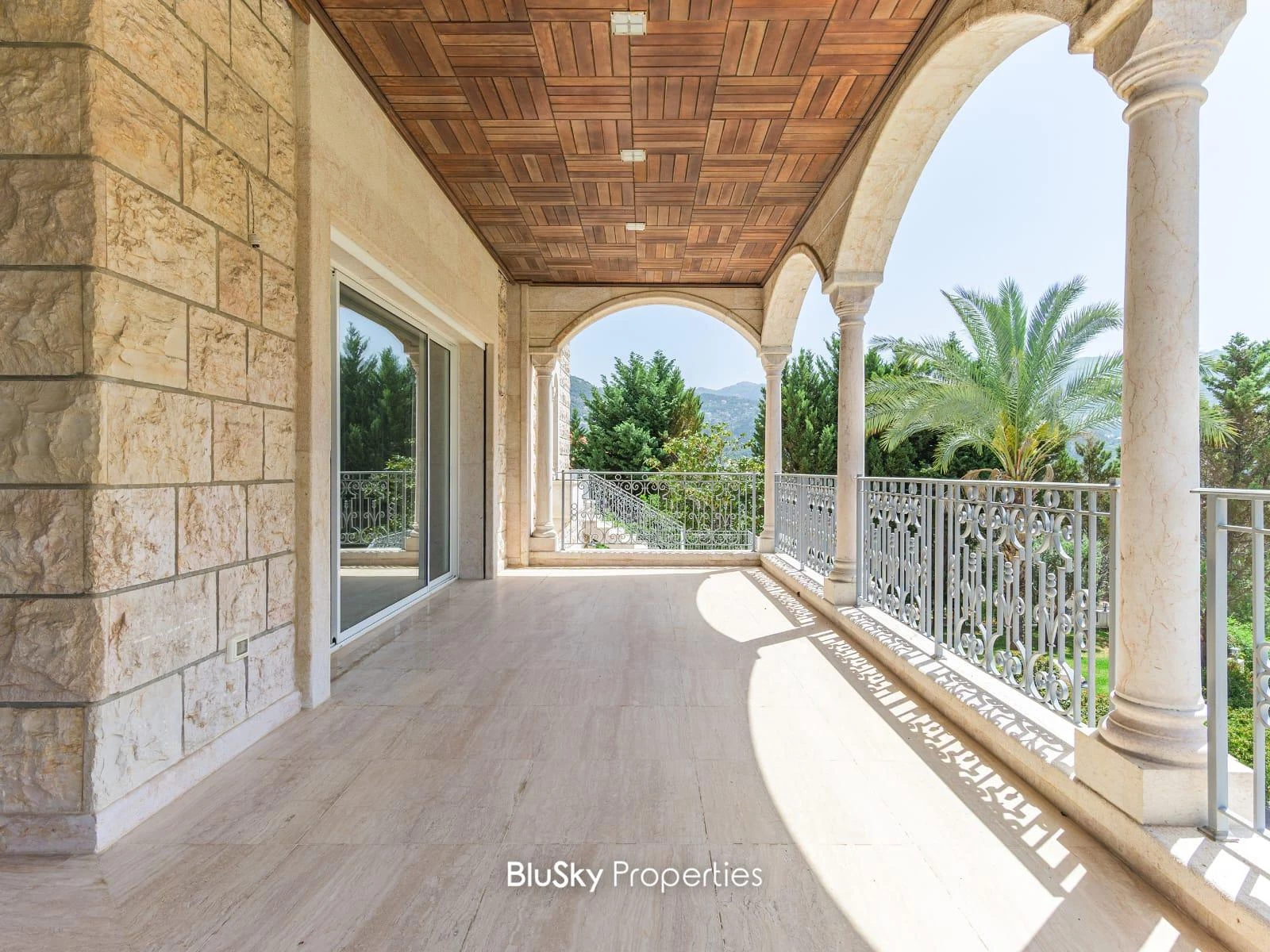Villa 1,500m² Land for Sale in Fatka — الصورة 2