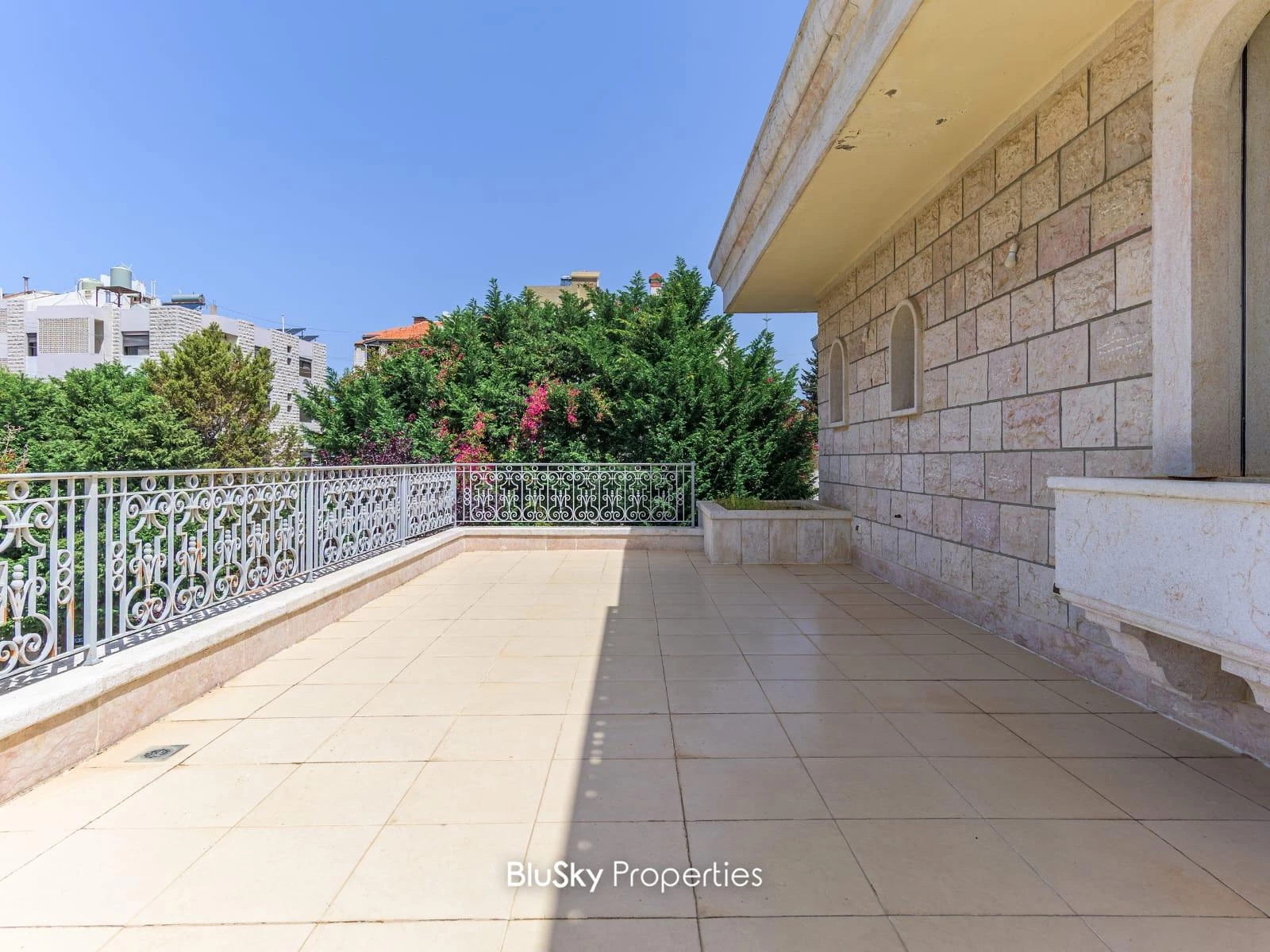 Villa 1,500m² Land for Sale in Fatka — الصورة 4