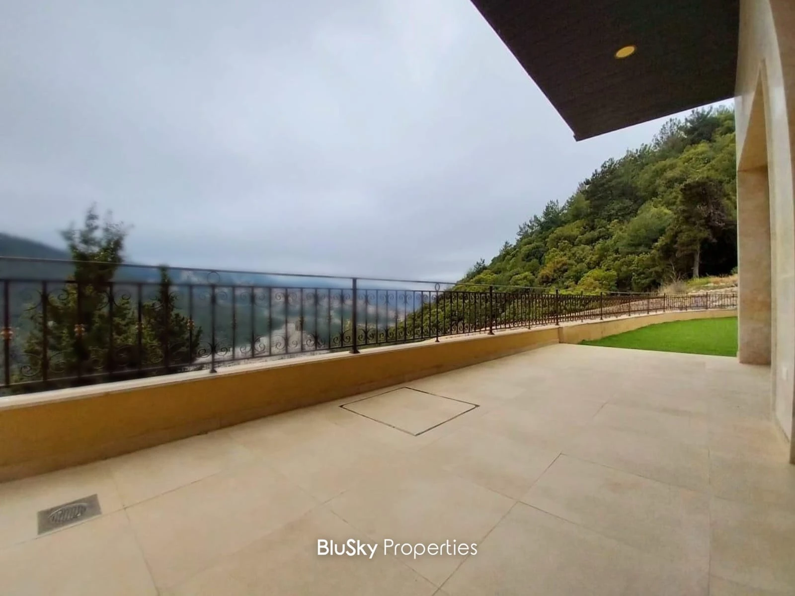 Villa 450m² with Garden for Rent in Fatqa — الصورة 2