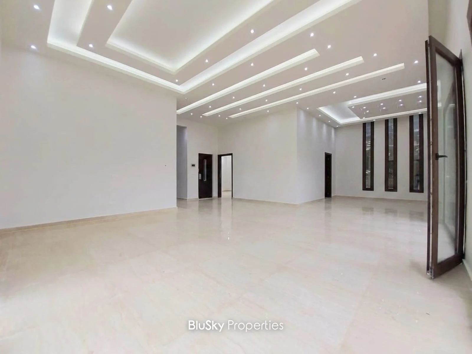 Villa 450m² with Garden for Rent in Fatqa — الصورة 3