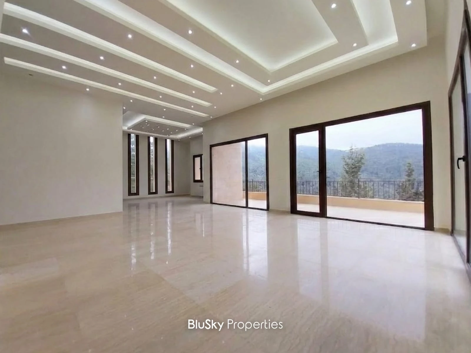 Villa 450m² with Garden for Rent in Fatqa — الصورة 4