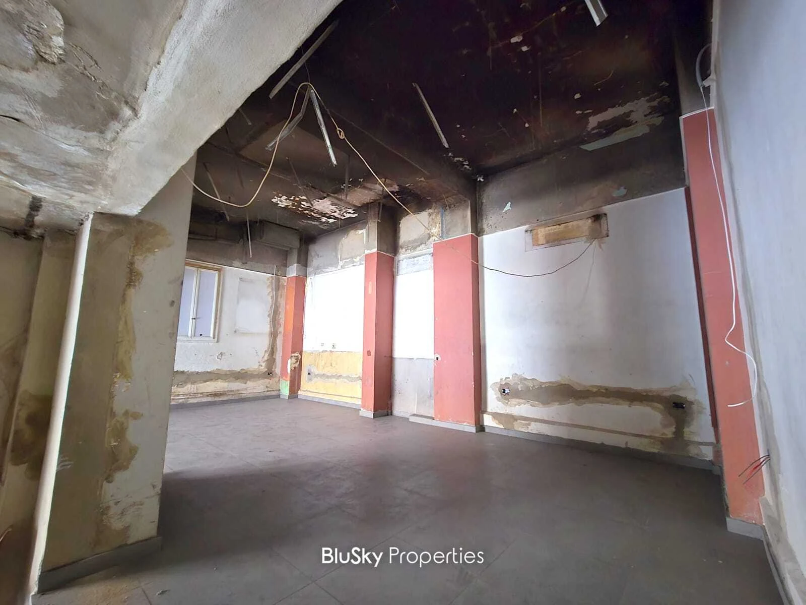Shop 110m² Mezzanine for Rent in Furn El Chebbak — الصورة 3