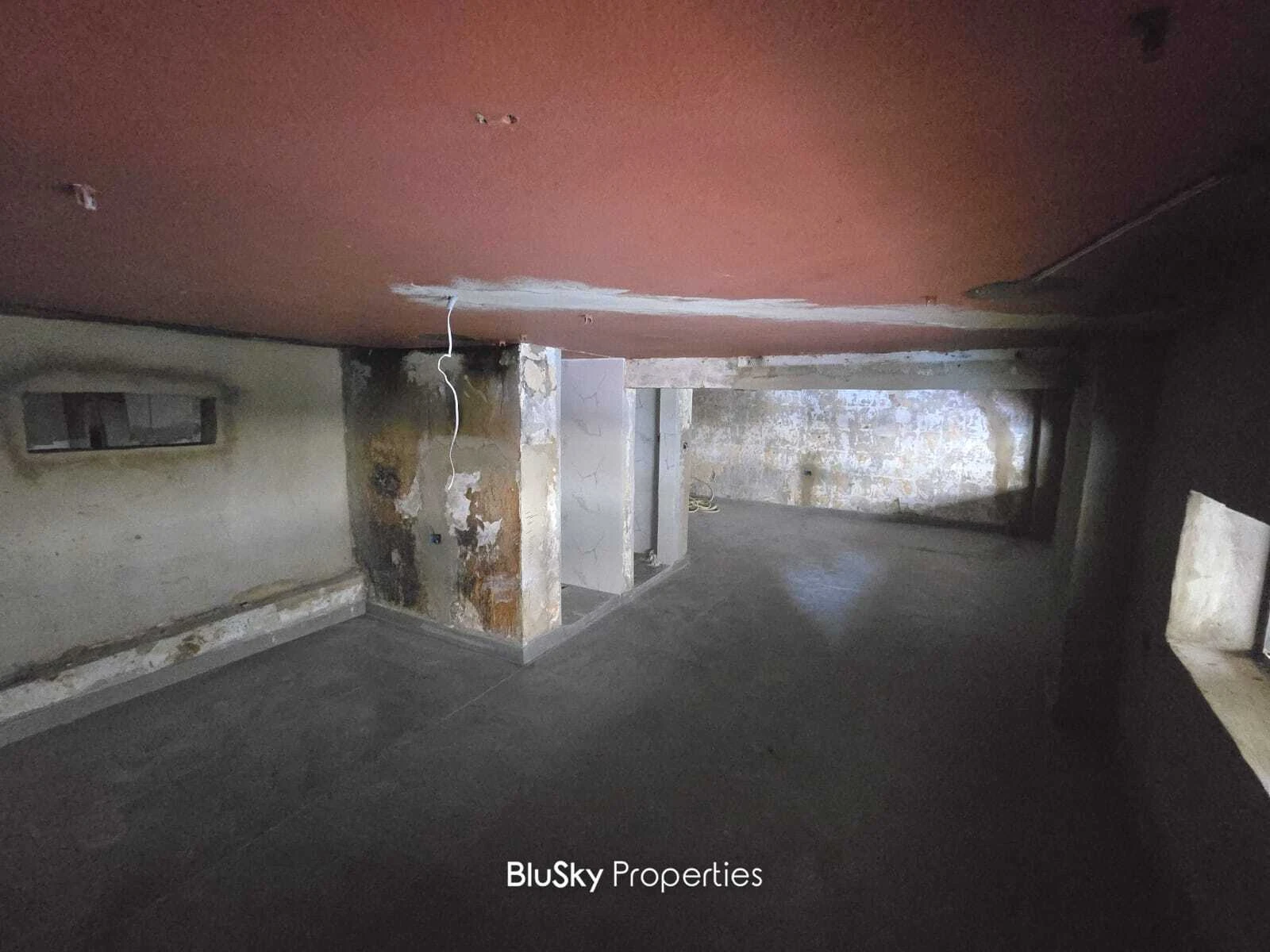 Shop 110m² Mezzanine for Rent in Furn El Chebbak — الصورة 4