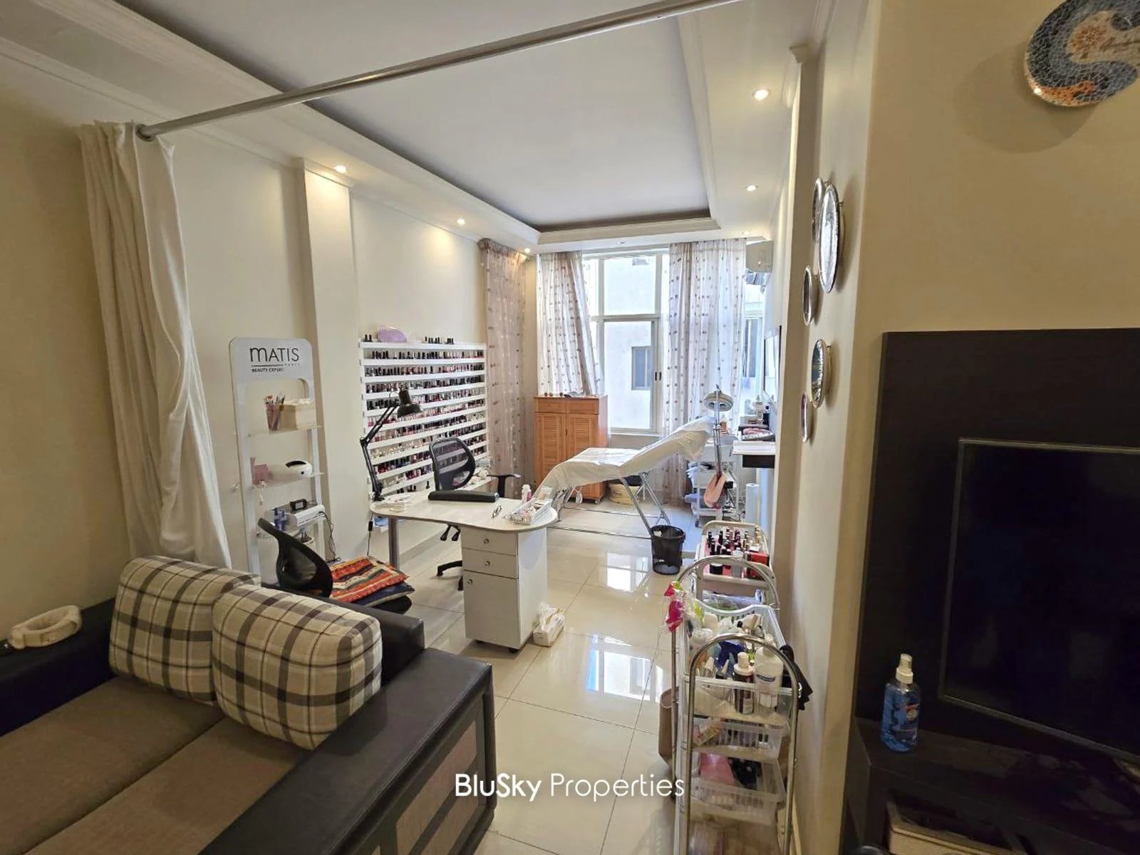 Apartment 110m² for Sale in Furn El Chebbak — photo 3