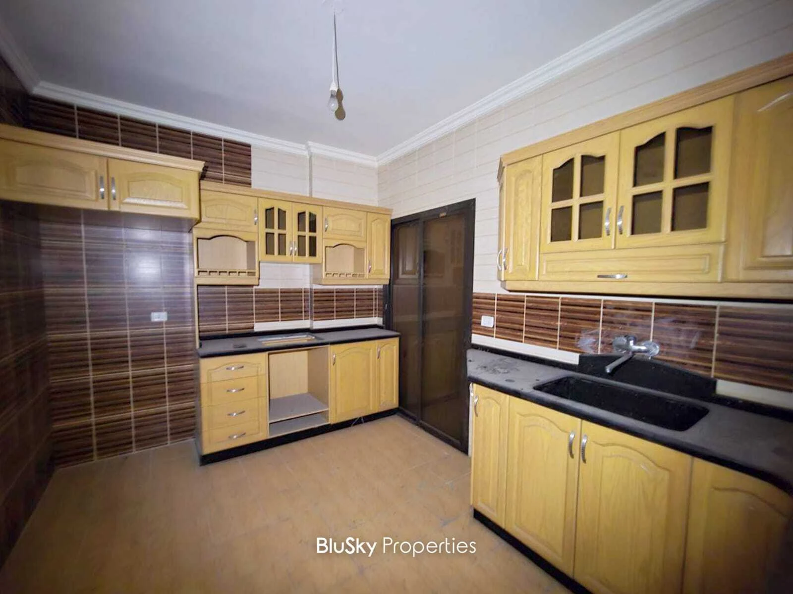Apartment 155m² for Sale in Furn El Chebbak — photo 3