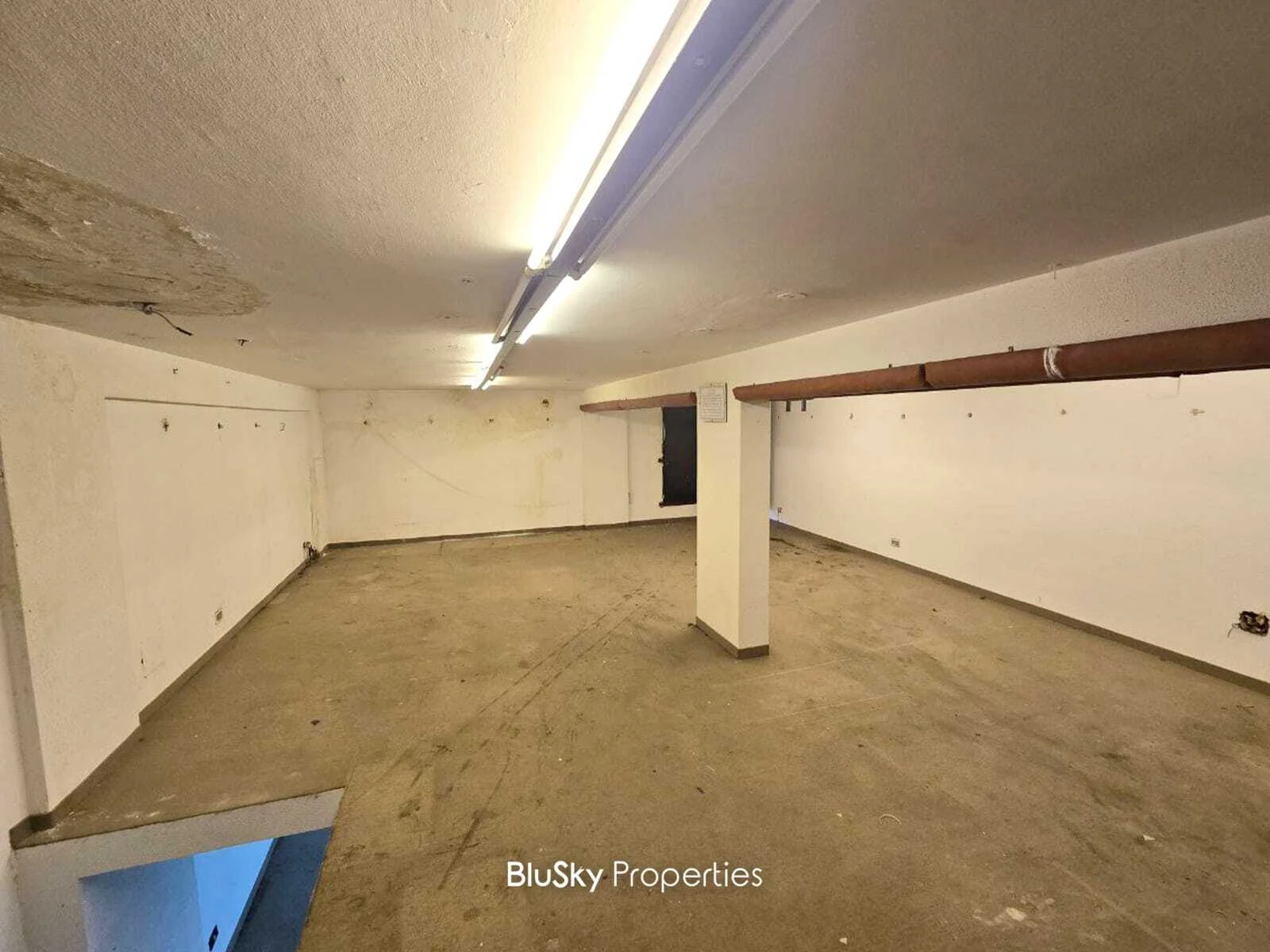Shop 170m² Mezzanine for Rent in Furn El Chebbak — photo 3