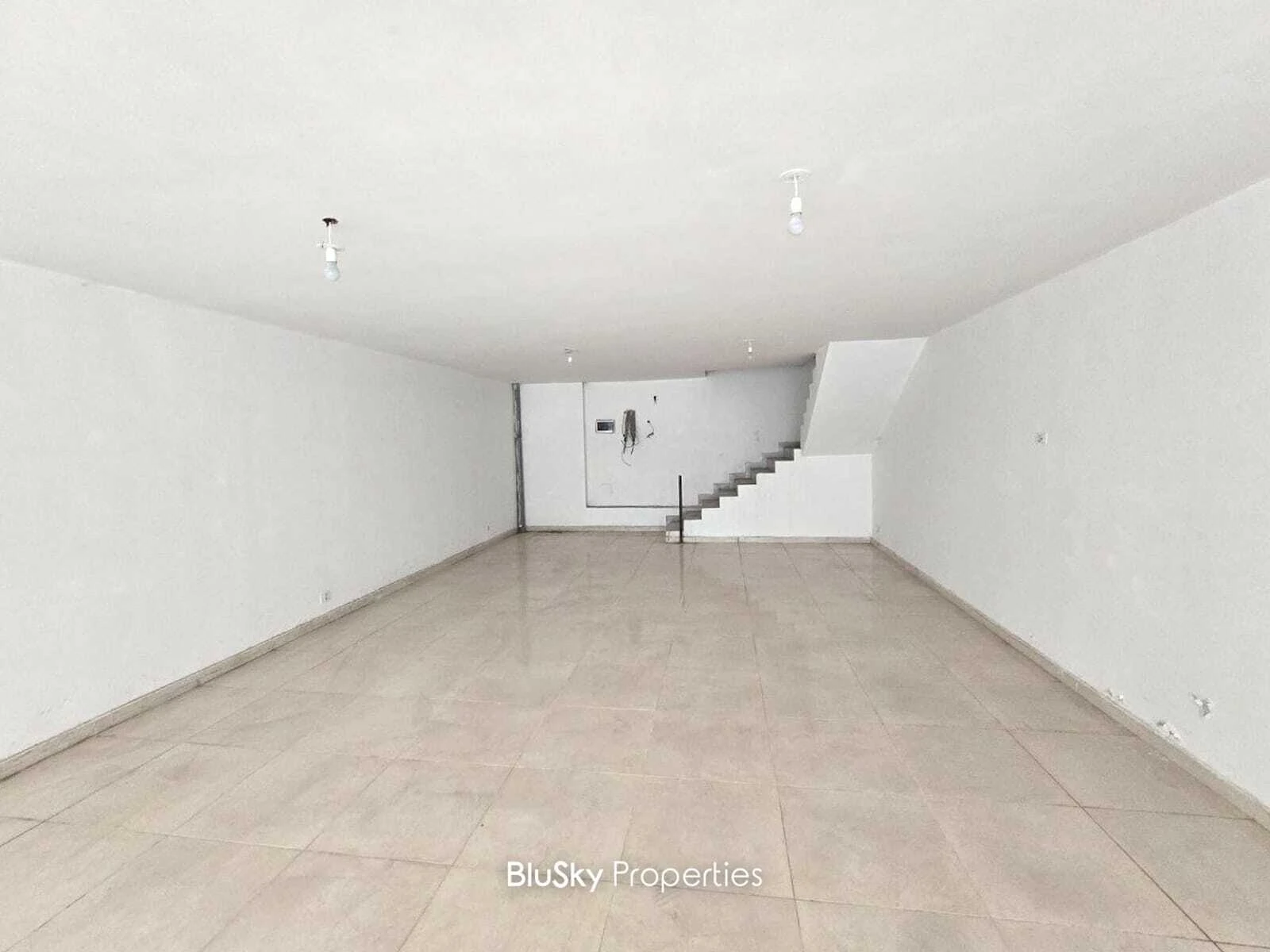 Shop 170m² Mezzanine for Sale in Furn El Chebbak — photo 4