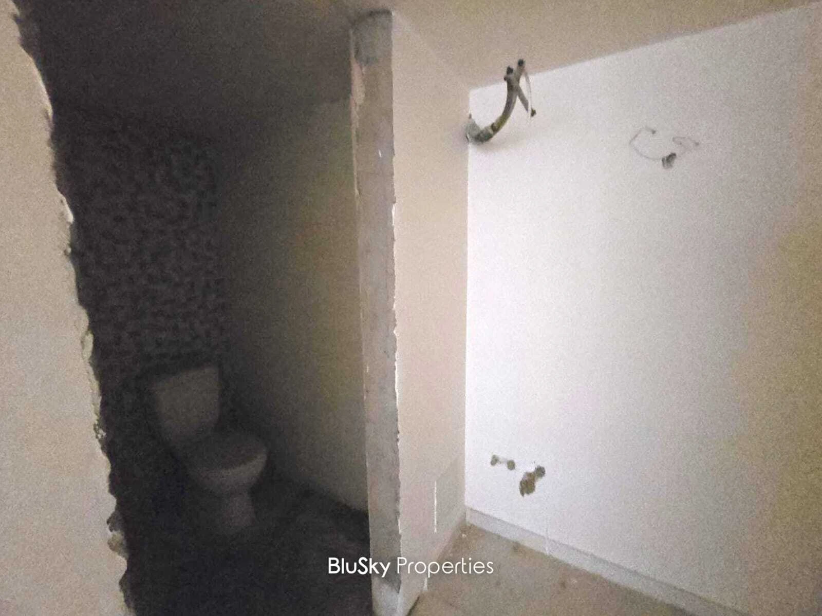 Shop 170m² Mezzanine for Sale in Furn El Chebbak — photo 5