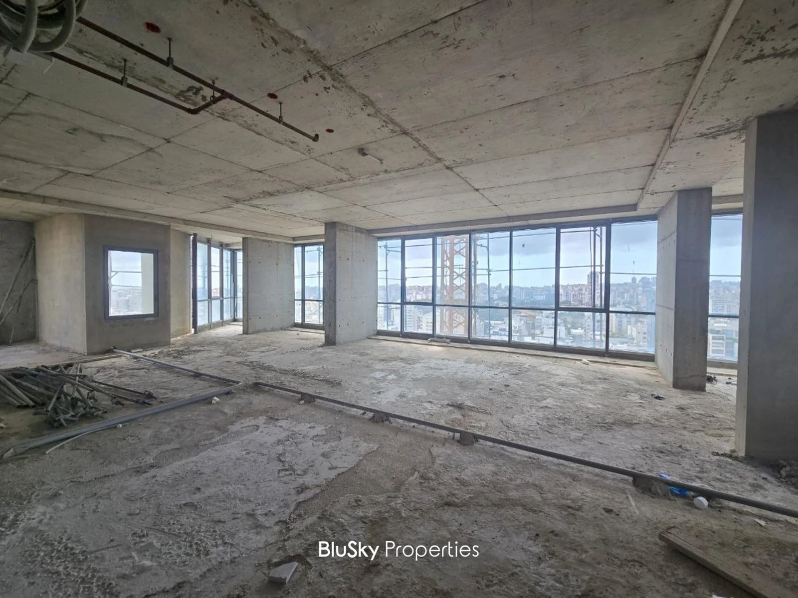 Office 200m² for Sale in Furn El Chebbak