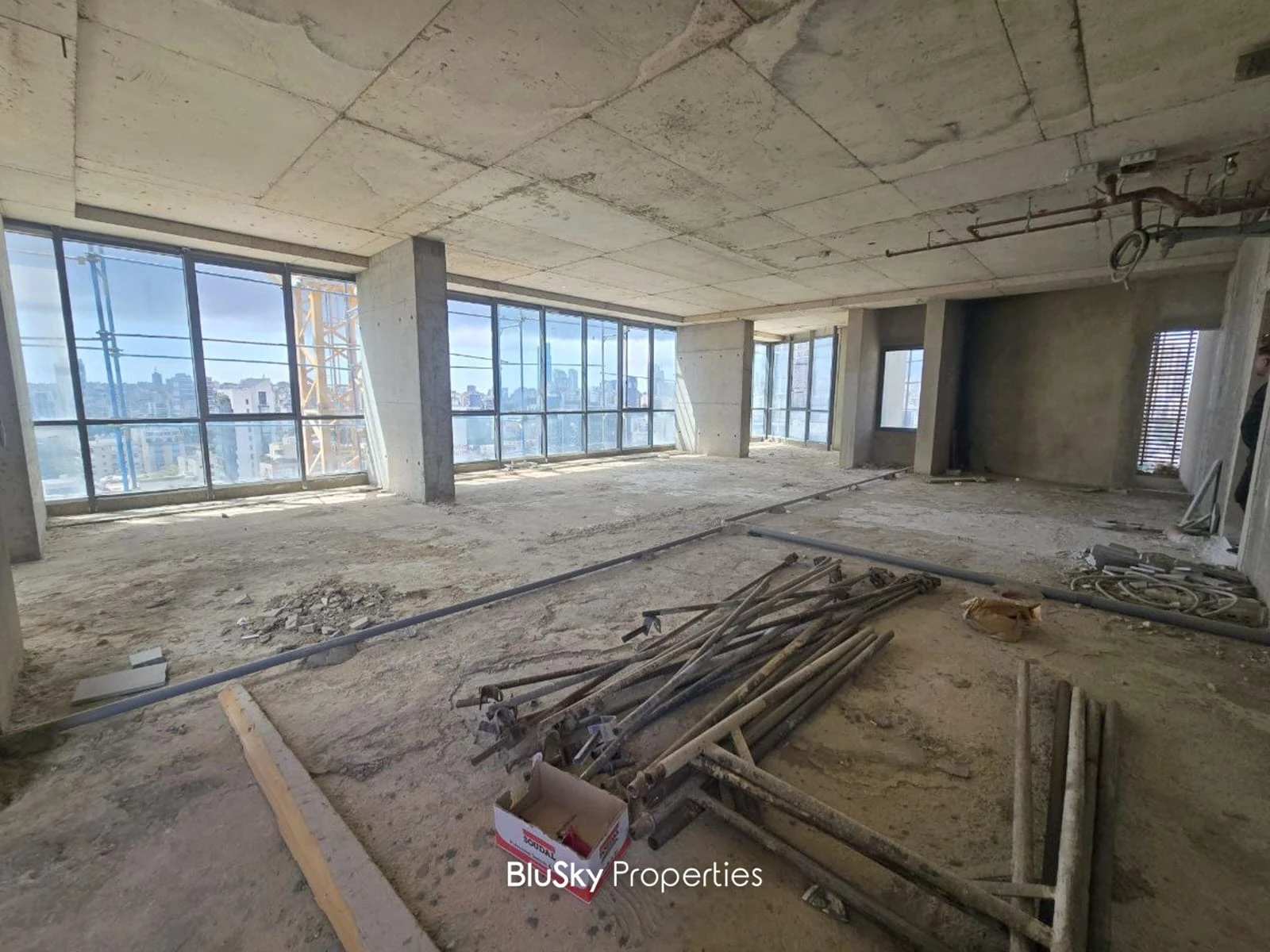 Office 200m² for Sale in Furn El Chebbak — photo 2