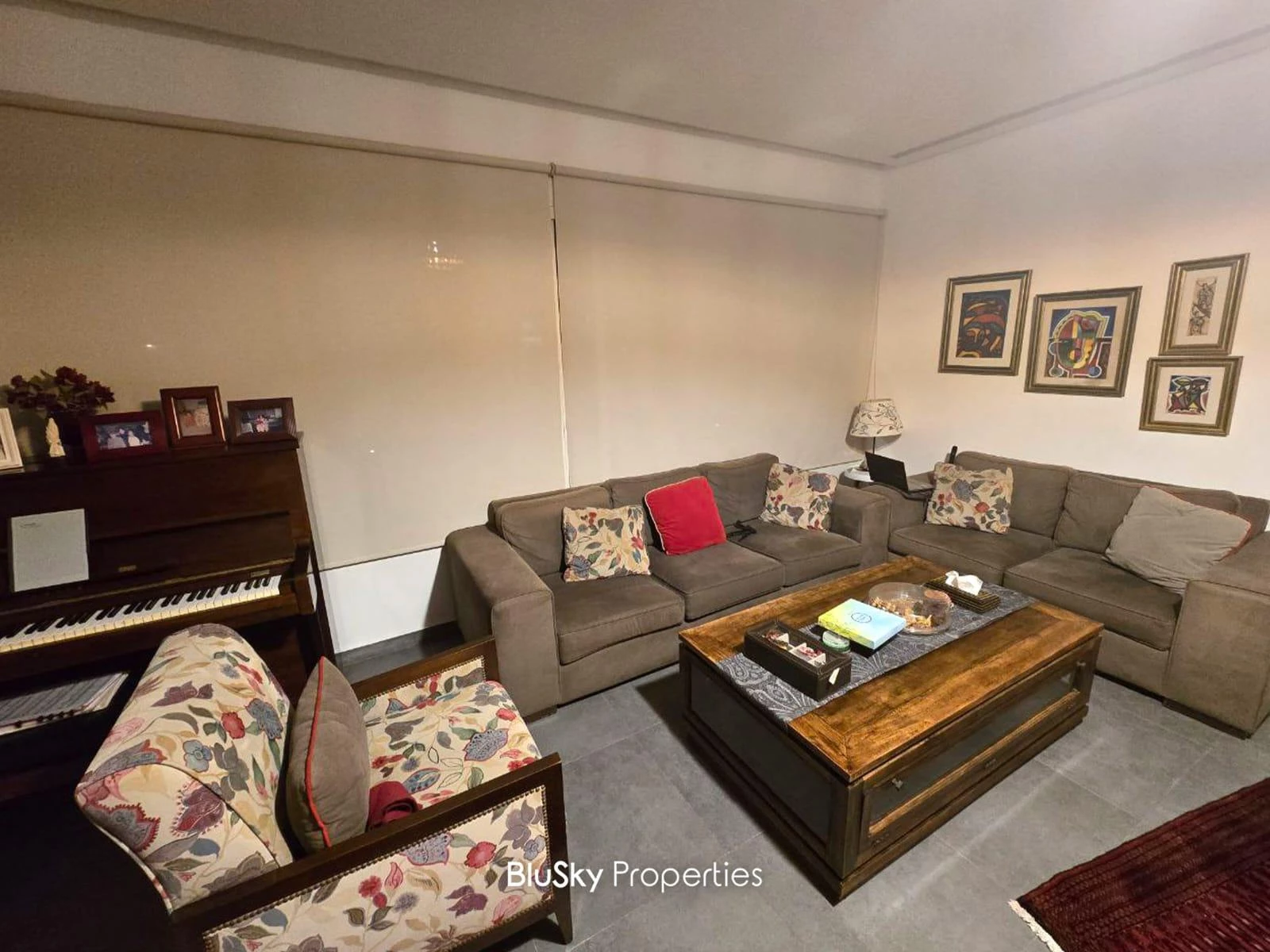 Triplex 230m² Terrace for Rent in Furn El Chebback