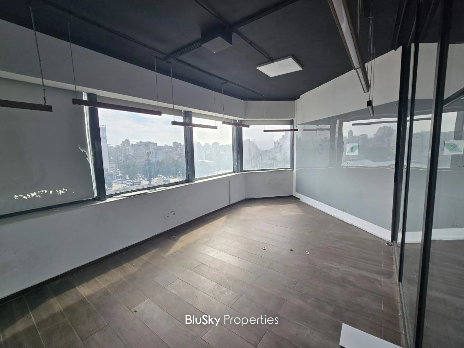 Office 440m² with City View for Rent in Furn El Chebbak — الصورة 4