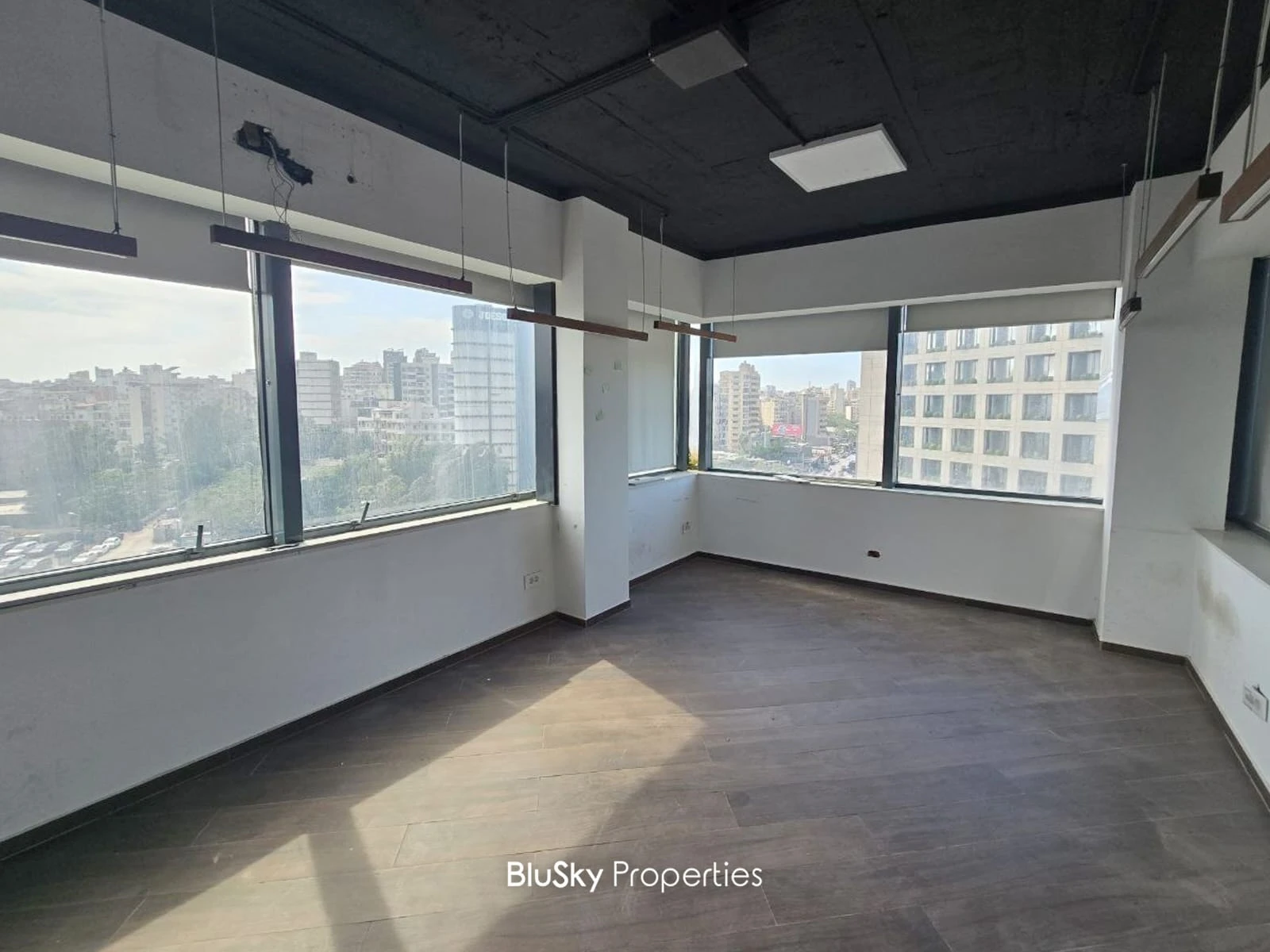 Office 440m² with City View for Rent in Furn El Chebbak — الصورة 5