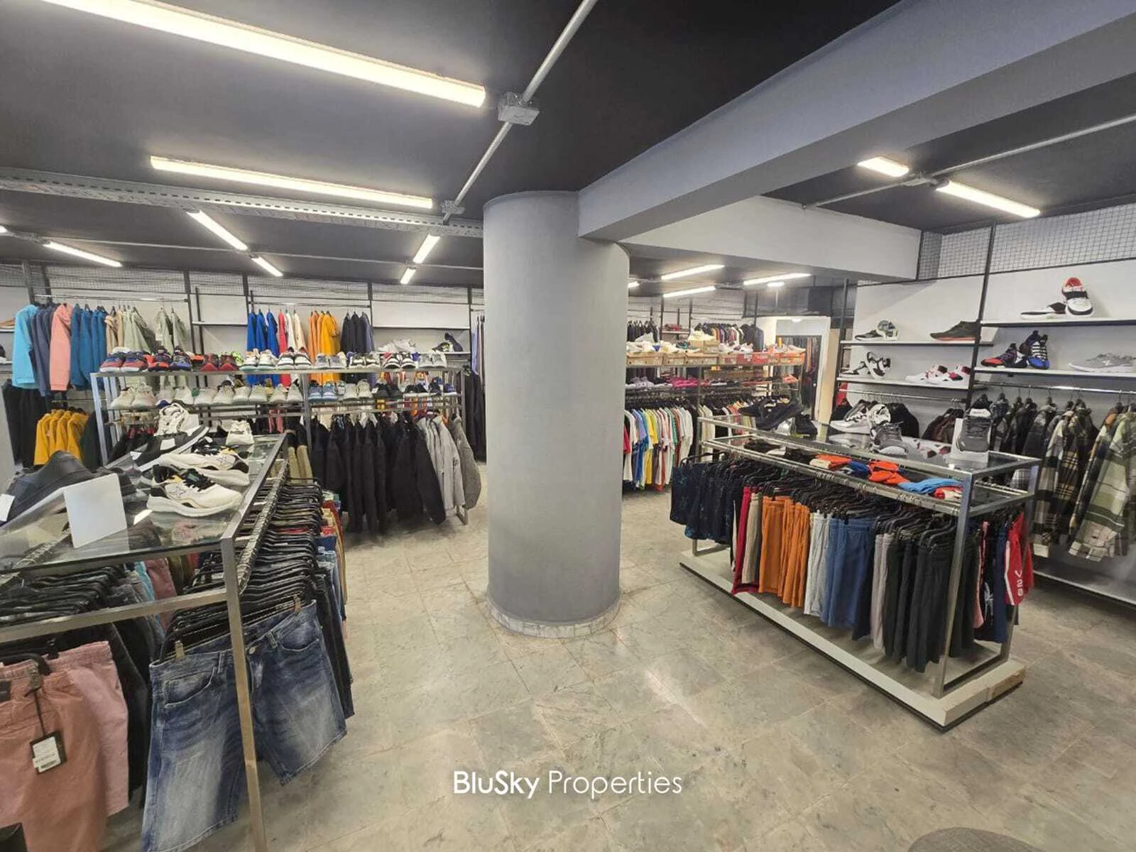 Shop 535m² Triplex for Sale in Furn El Chebbak — الصورة 2