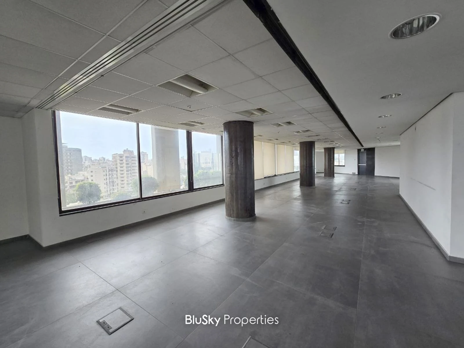 Office 540m² with Mountain View for Rent in Furn El Chebbak — الصورة 3