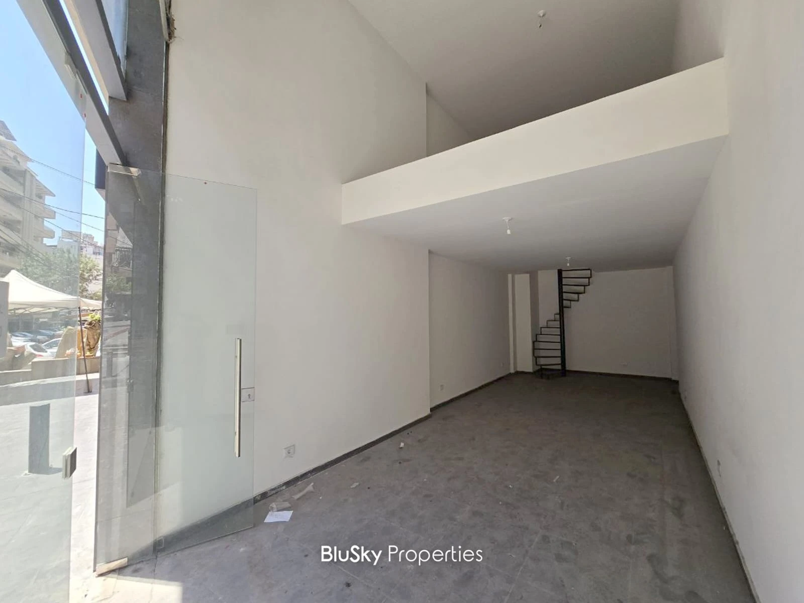 Shop 60m² for Rent in Furn El Chebbak — الصورة 1