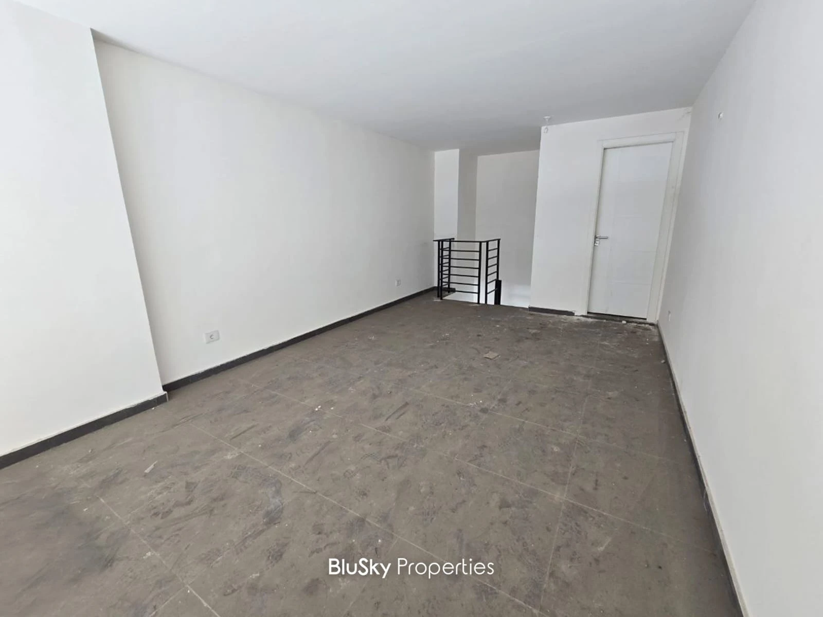 Shop 60m² for Rent in Furn El Chebbak — الصورة 2