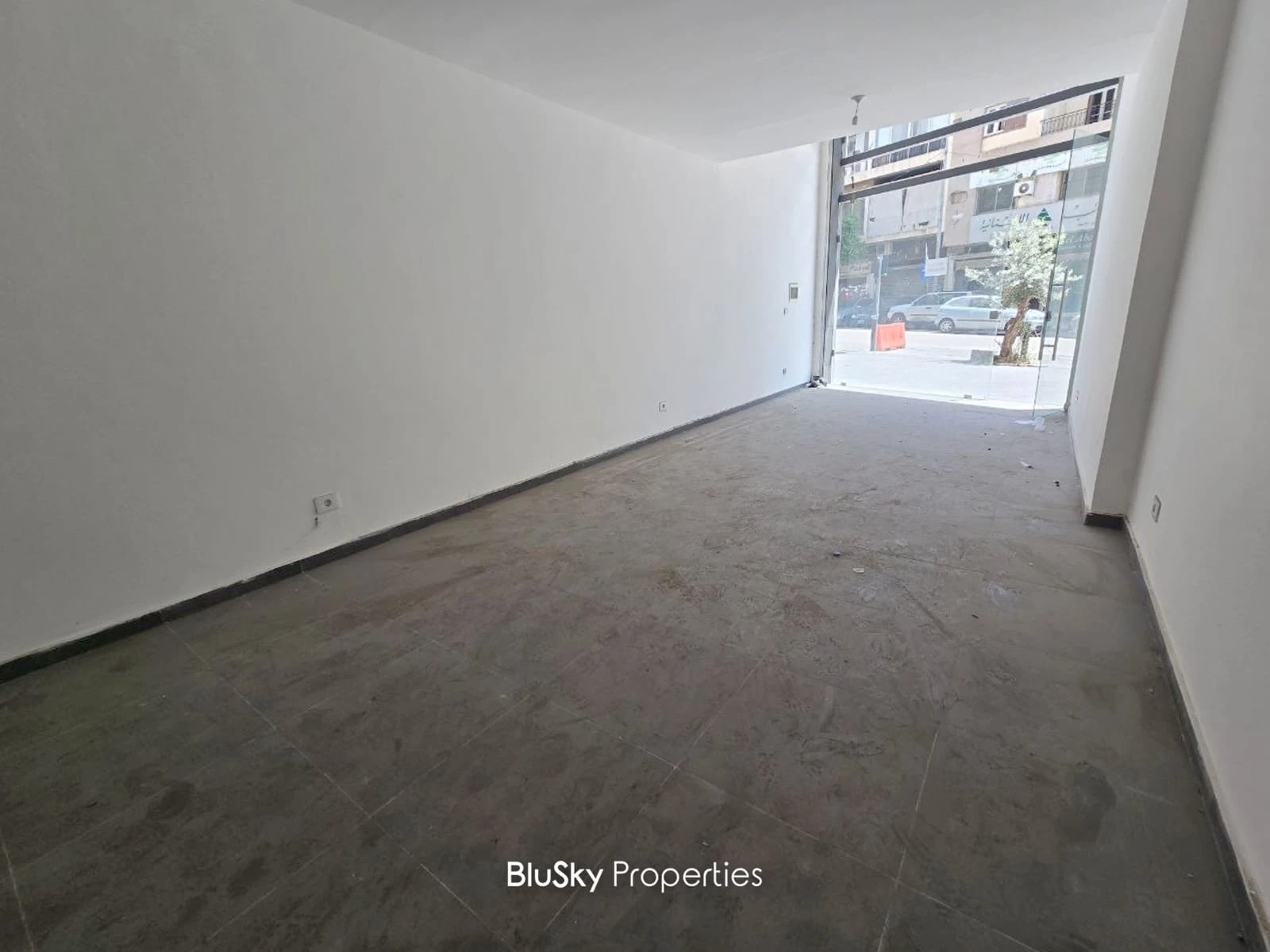 Shop 60m² for Rent in Furn El Chebbak — الصورة 3