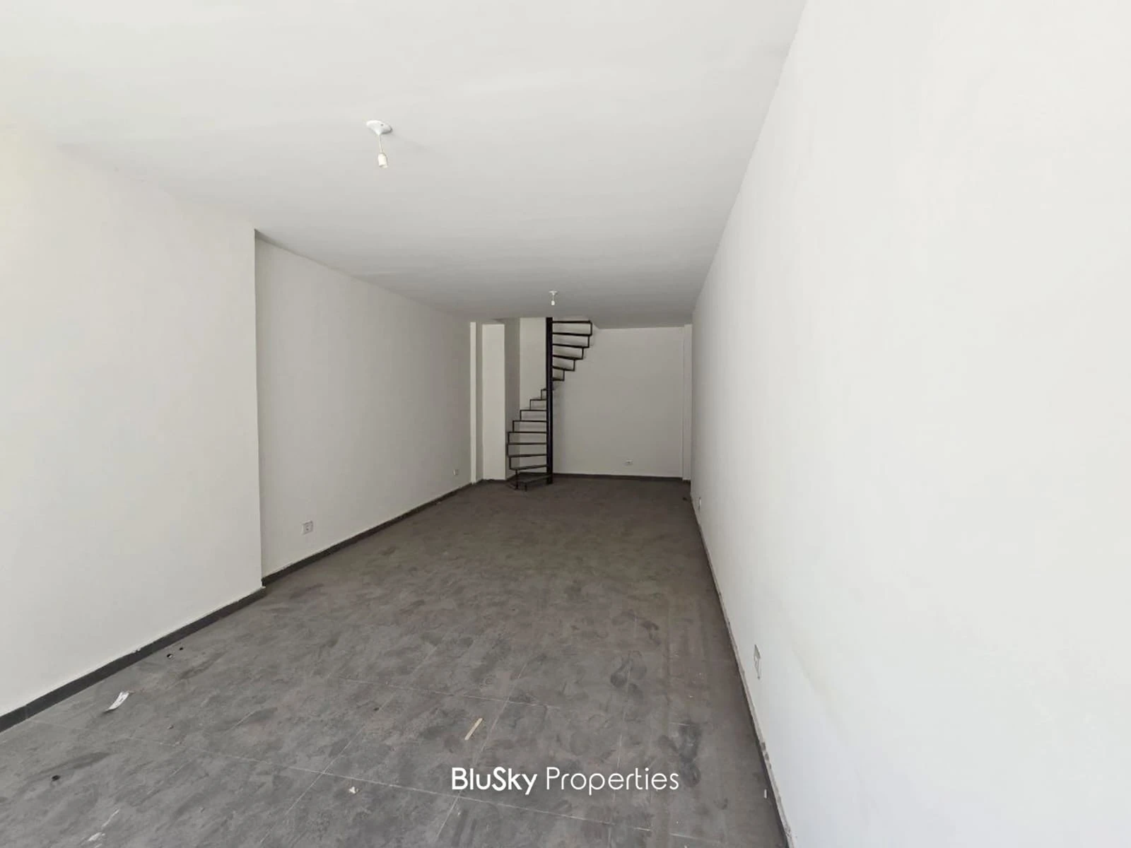 Shop 60m² for Rent in Furn El Chebbak — الصورة 4