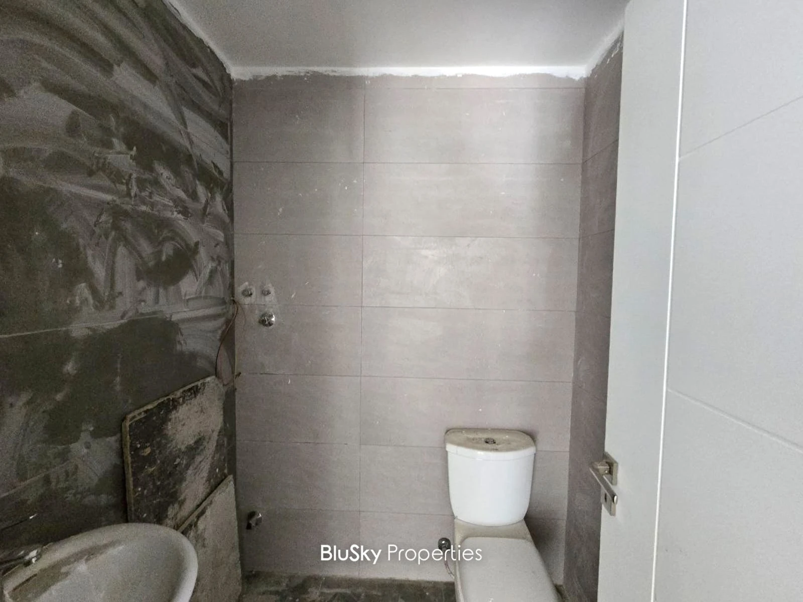 Shop 60m² for Rent in Furn El Chebbak — الصورة 5