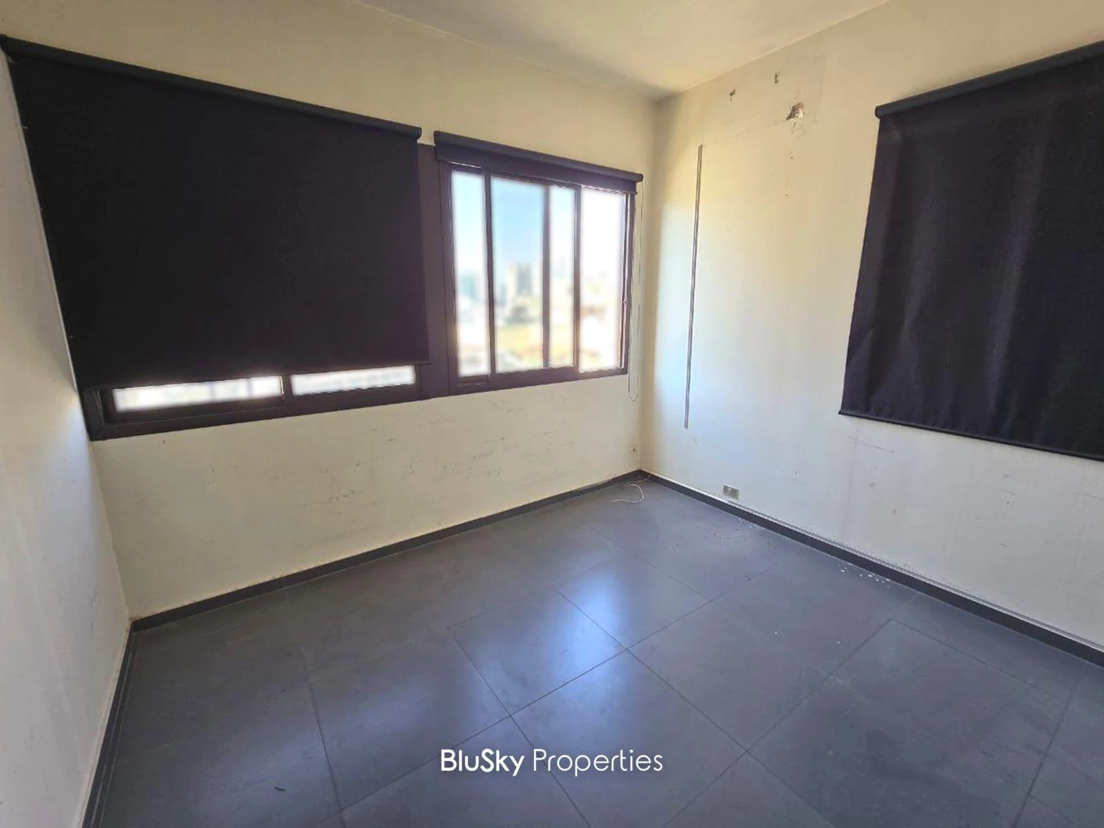 Office 60m² for Rent in Furn El Chebback — الصورة 4