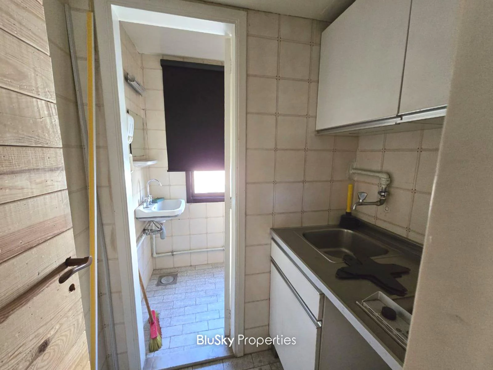 Office 60m² for Rent in Furn El Chebback — الصورة 5