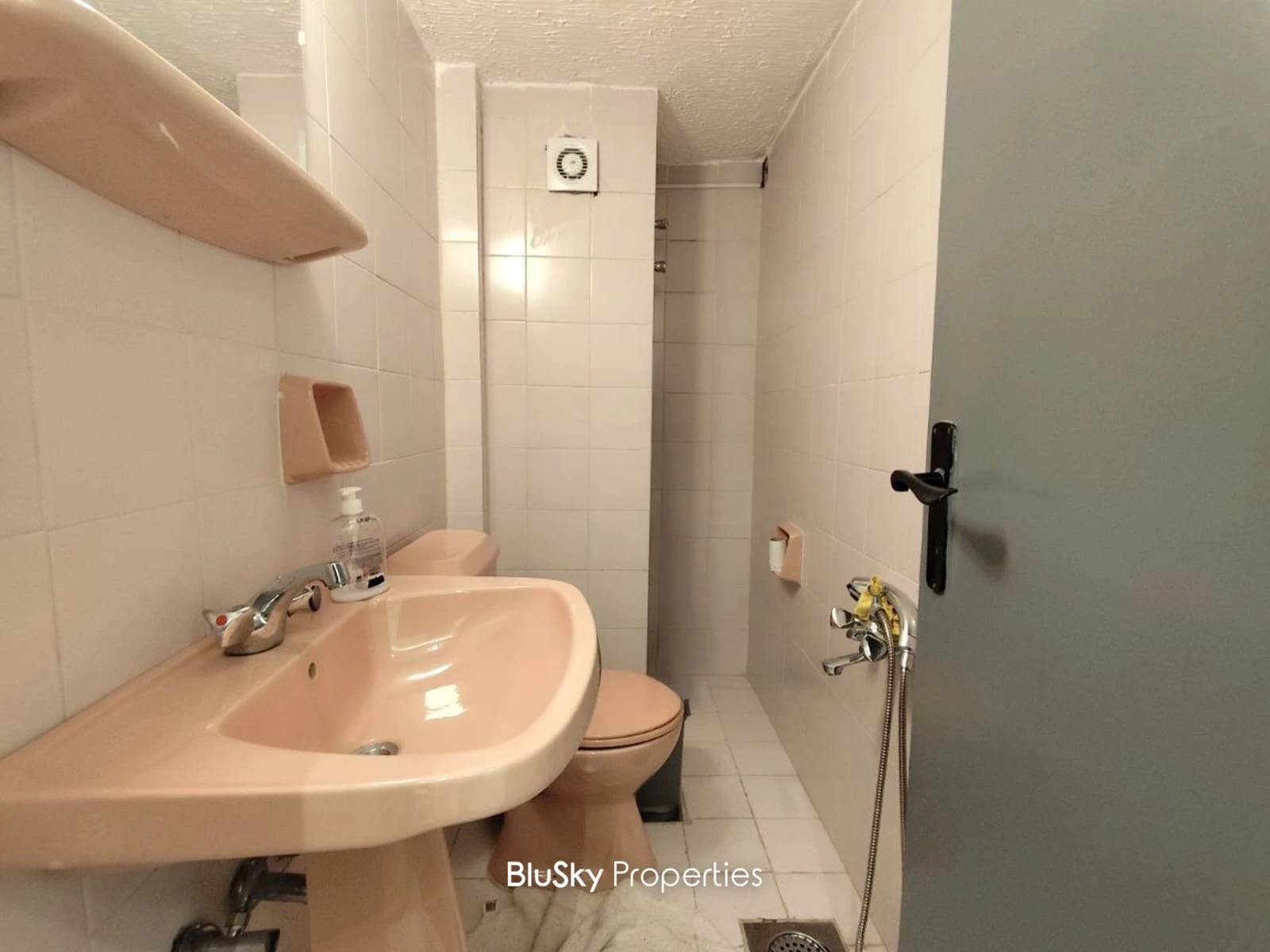 Chalet 100m² with Mountain View for Rent in Feitroun — الصورة 4