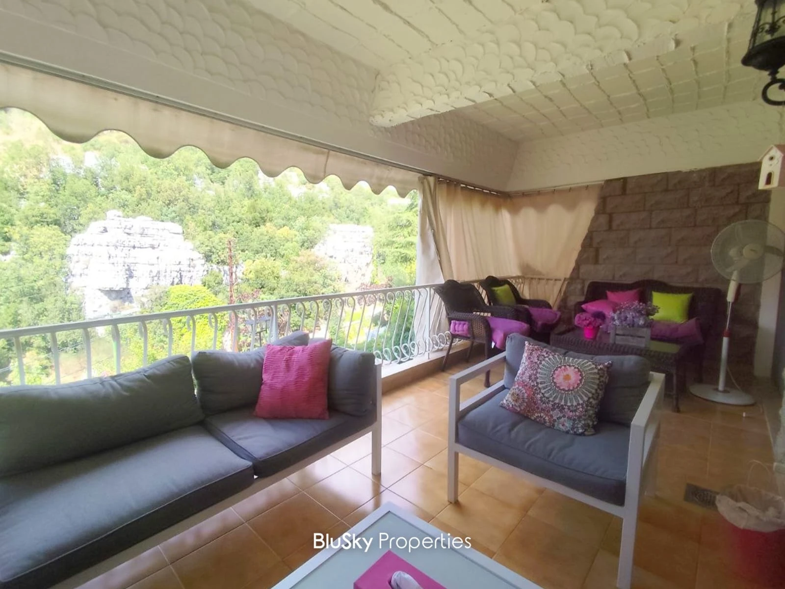 Chalet 145m² with Mountain View for Sale in Feitroun — الصورة 2