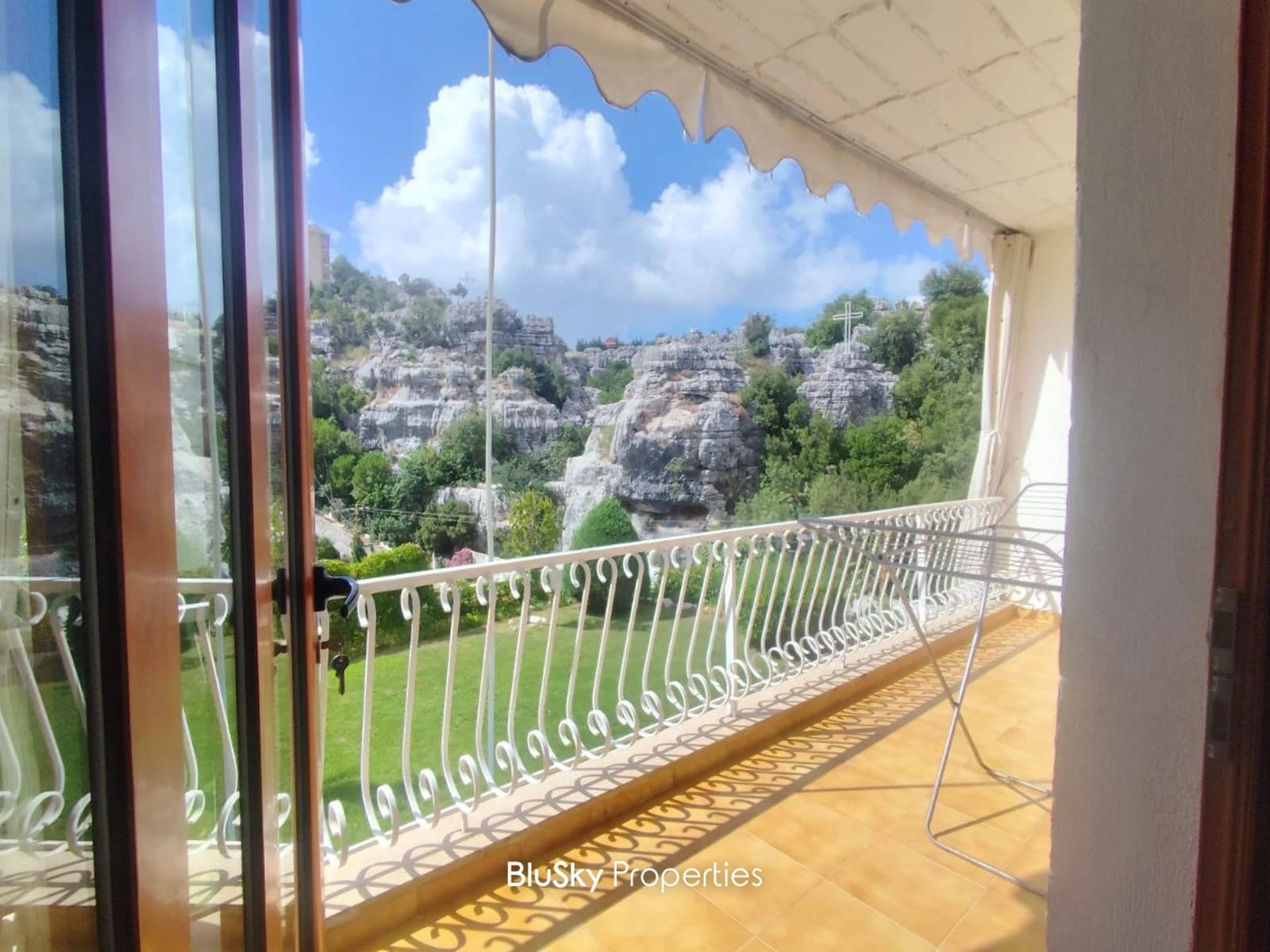 Chalet 145m² with Mountain View for Sale in Feitroun — الصورة 3