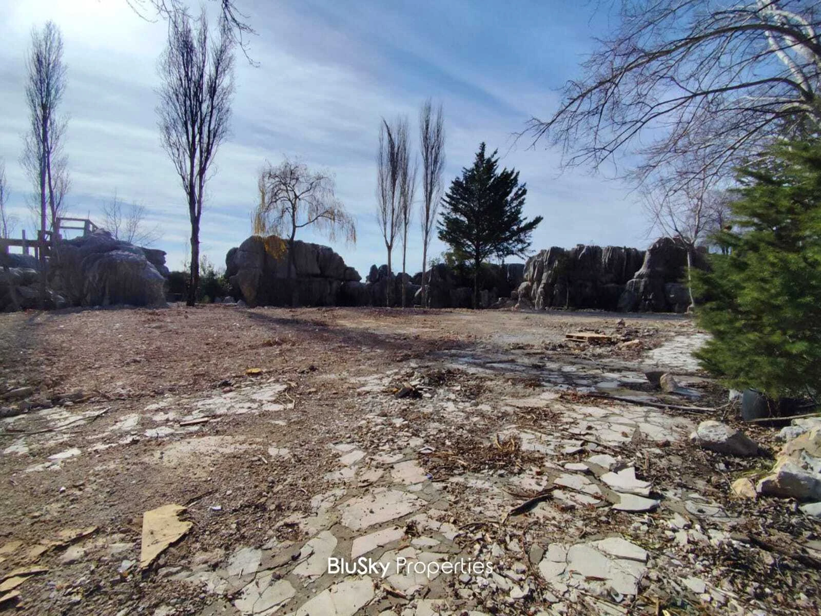 Land 3,400m² for Sale in Feitroun