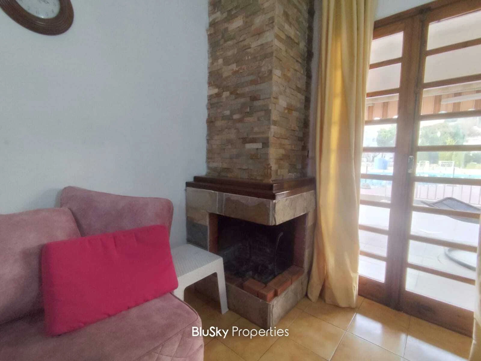 Chalet 75m² Balcony for Rent in Feitroun — الصورة 3