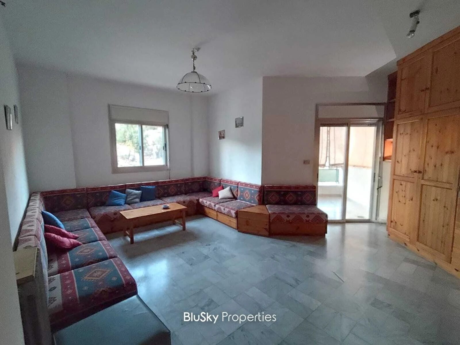 Chalet 90m² Balcony for Rent in Feitroun