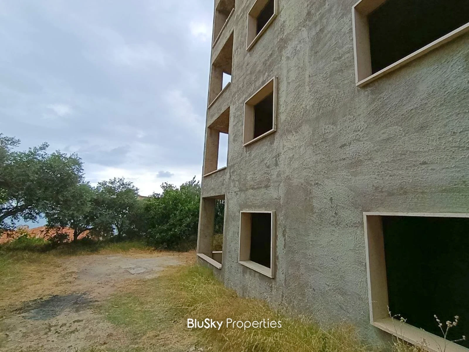 Building 800m² with Sea View for Sale in Fidar